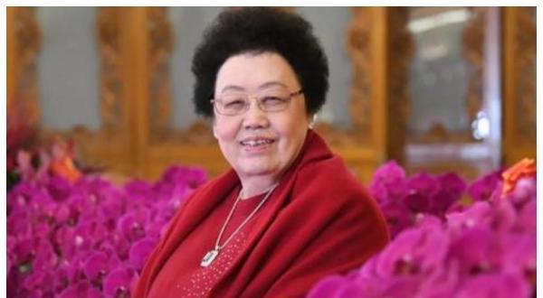 迟重瑞|中国女首富陈丽华的现任老公是“唐僧”，那她的前夫到底是谁？