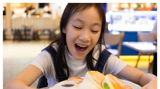 阿贝|13岁女孩168厘米,医生:3物或是身高“加速剂”,别不舍得