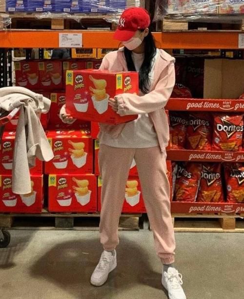 气温回升，脱了羽绒服什么？这几件单品建议备起来