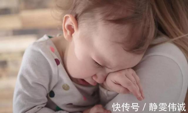 沙子|当孩子异物入眼时,家长该怎么办提前学会急救方法,不耽误病情