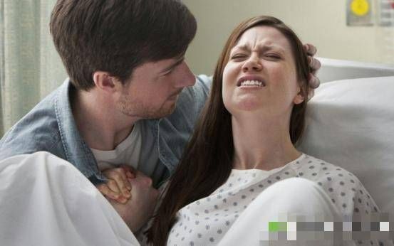 缝合|90后孕妈生下双胞胎刚要缝合,突然大喊“别动”,医生当场被吓懵