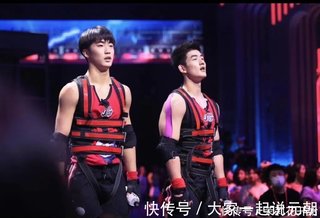 体育生|190cm大长腿体育生,8块腹肌公狗腰,薄肌小奶狗满满少年感