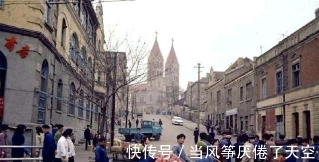 上图|山东青岛老照片，1986年街头景象！看下这些“老场景”你认得不？