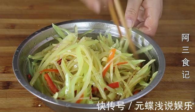 干辣椒|3根莴笋，1个土豆，教你一道下饭菜，香辣又解馋，比吃肉还香
