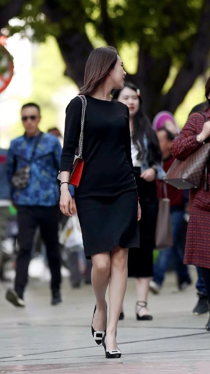 穿搭|一双气质高跟鞋搭配出街，瞬间提升你的回头率