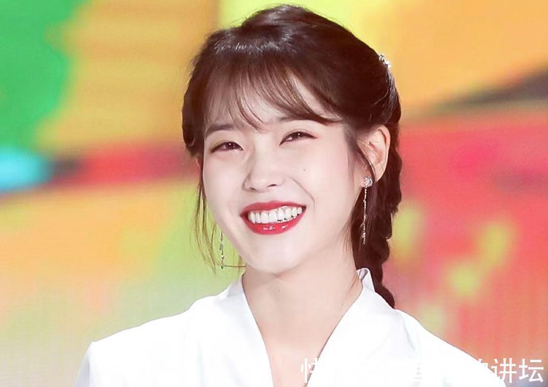 量感|五官有3个特点的普通女生,很适合留空气刘海,显嫩还时髦