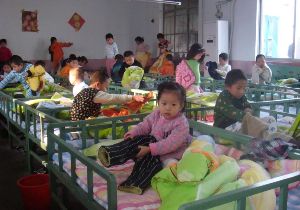 你妈|妈妈当着儿子面换衣服,幼儿园园长将其劝退,老师我们不是你妈