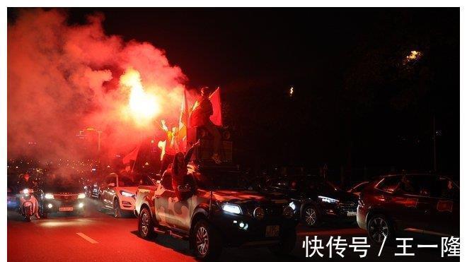 越南队|华人球迷目睹国足河内惨败记:越南女球迷不停尖叫 街上摩托狂欢