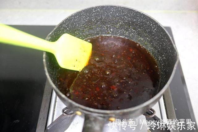 教你一款万能香辣酱,拌面卷饼炒肉丁全都用得上,每月我必熬2回