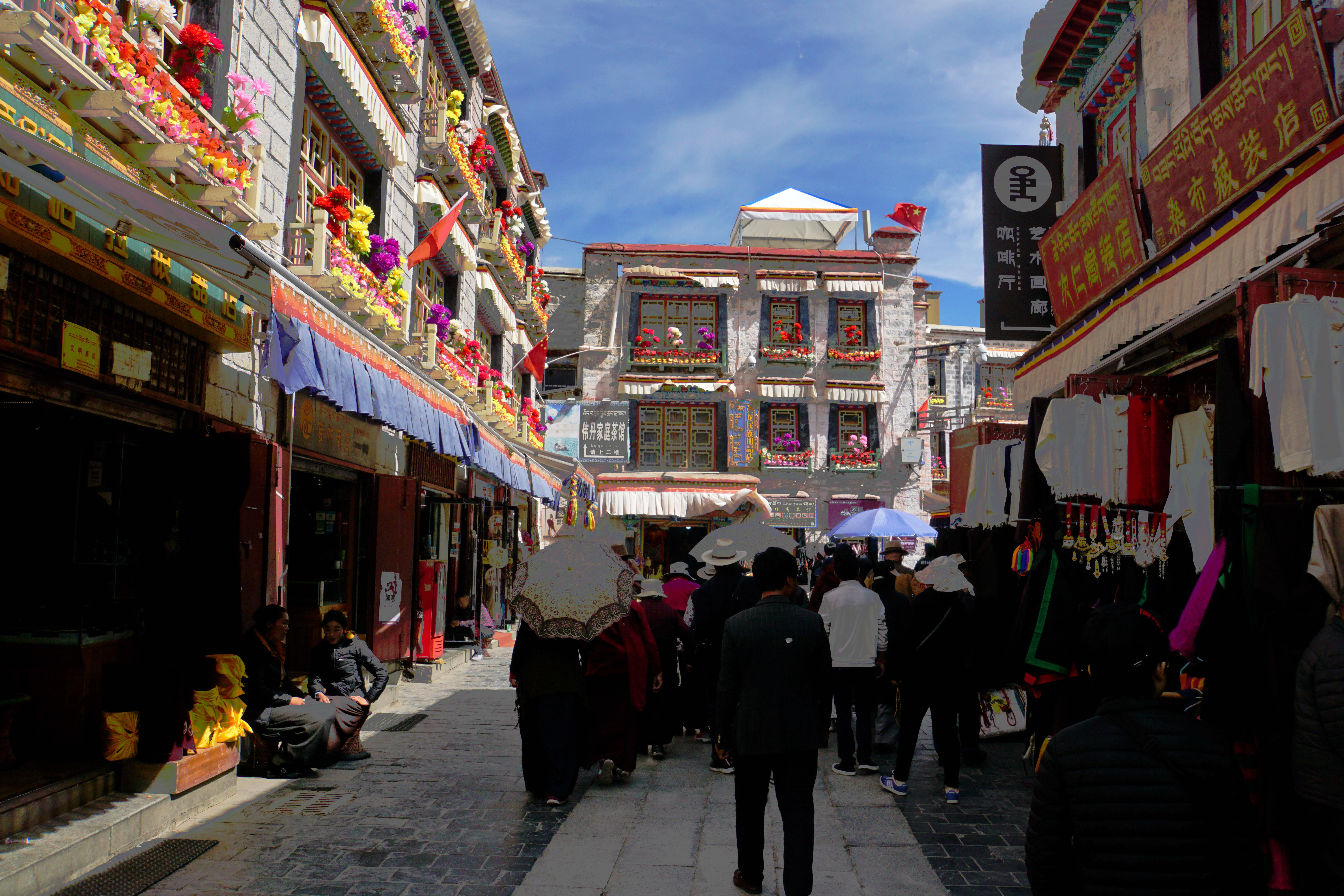 大昭寺|【80天单人单车环藏之旅】观览佛教圣地大昭寺，八廓街猎摄盛装美女