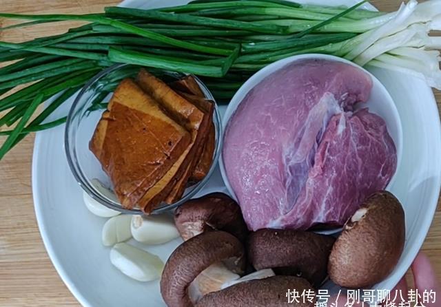 轻体|玉米面百吃不厌的做法，做法简单，美味又健康，很好的轻体美食