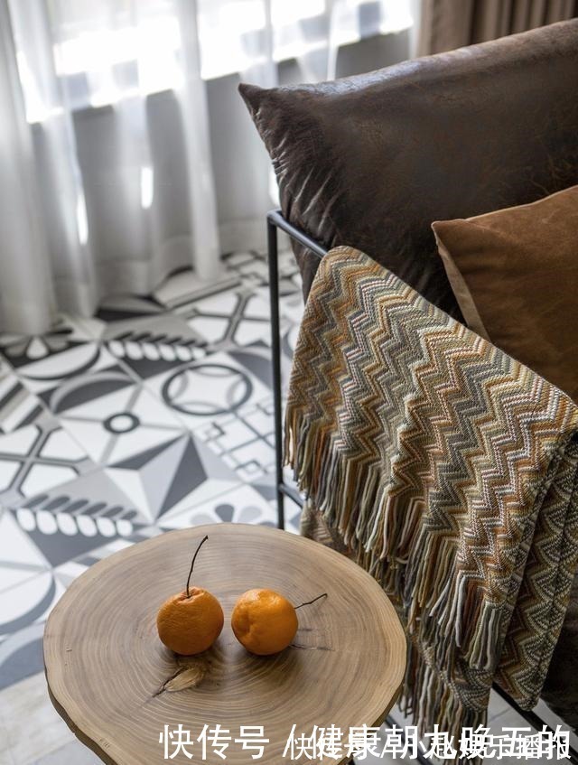 过道|常见的装修风格看腻了,来看下现代风+轻奢的搭配吧,太有感觉了!