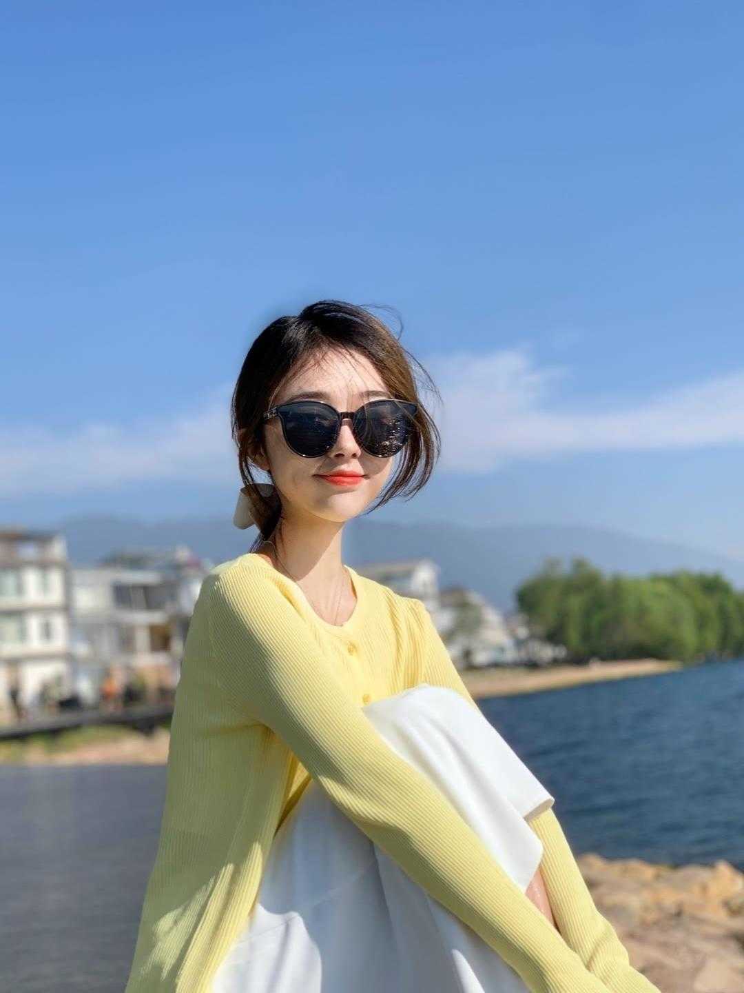 碎花裙|清新减龄的初秋穿搭,懂得配色气质更高级,这三种配色显白又抢眼