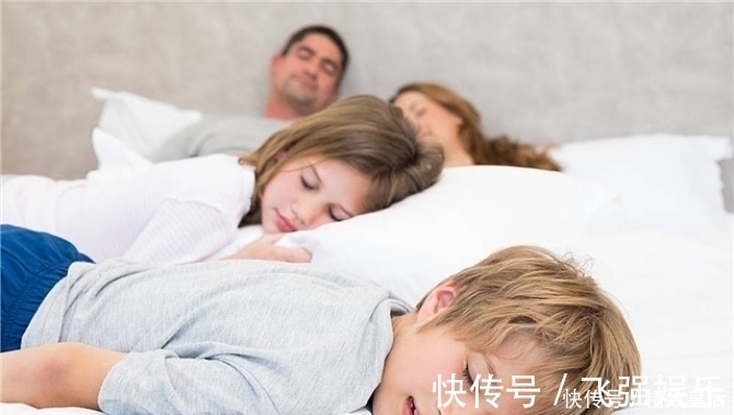 身高|睡前做这三件事，孩子多半长不高，不少家长还在犯，伤娃不自知