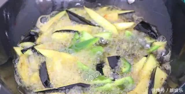 教你做素菜地三鲜,茄子土豆青椒,炒在一起原来那么好吃