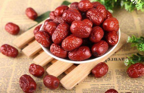  泡水|红枣生吃好，还是泡水好多数人搞错，难怪怎么吃没效果