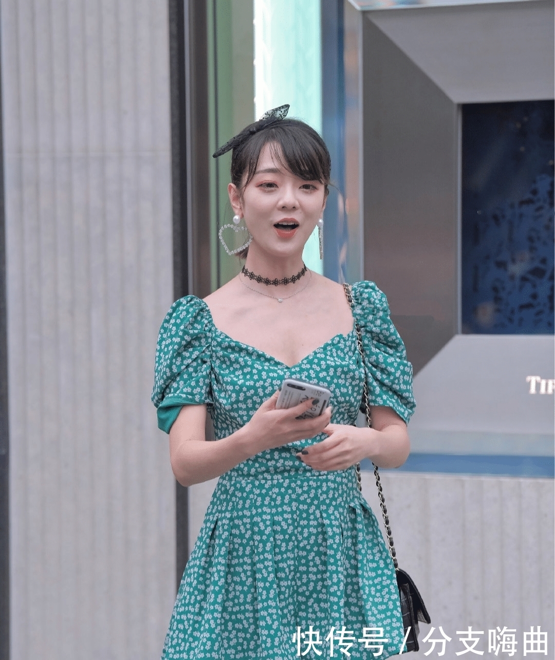 状态|美女的新裙子,看上去挺好,就是白得有些晃眼