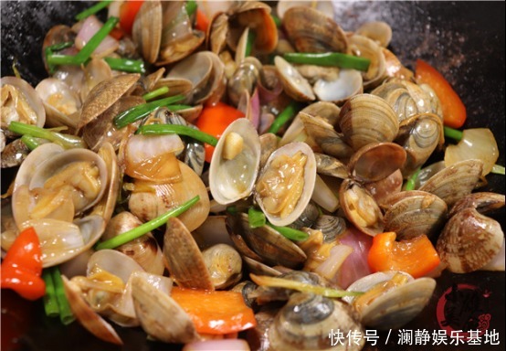 才知道,原来洗花甲不能只加盐,老渔民:教你一招,花蛤疯狂吐沙