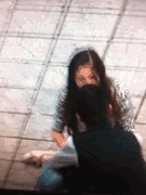 |搞笑GIF：好眼熟的妹子啊，请问你演过电影吗？哈哈哈