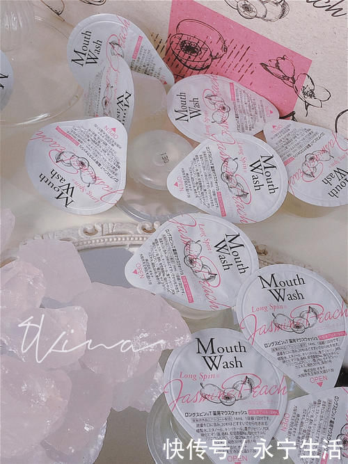 耳机|18岁女孩的包包里到底藏着什么?揭秘啦!