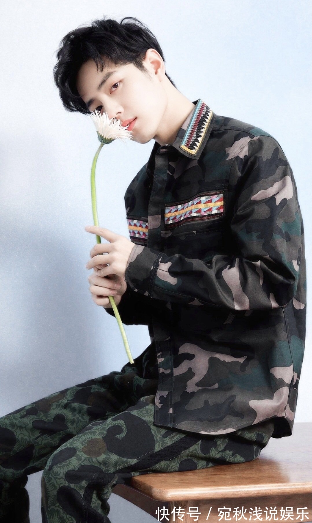 肖戰(zhàn)終于要上綜藝了？謝娜發(fā)出節(jié)目邀約，團(tuán)隊迅速調(diào)整檔期