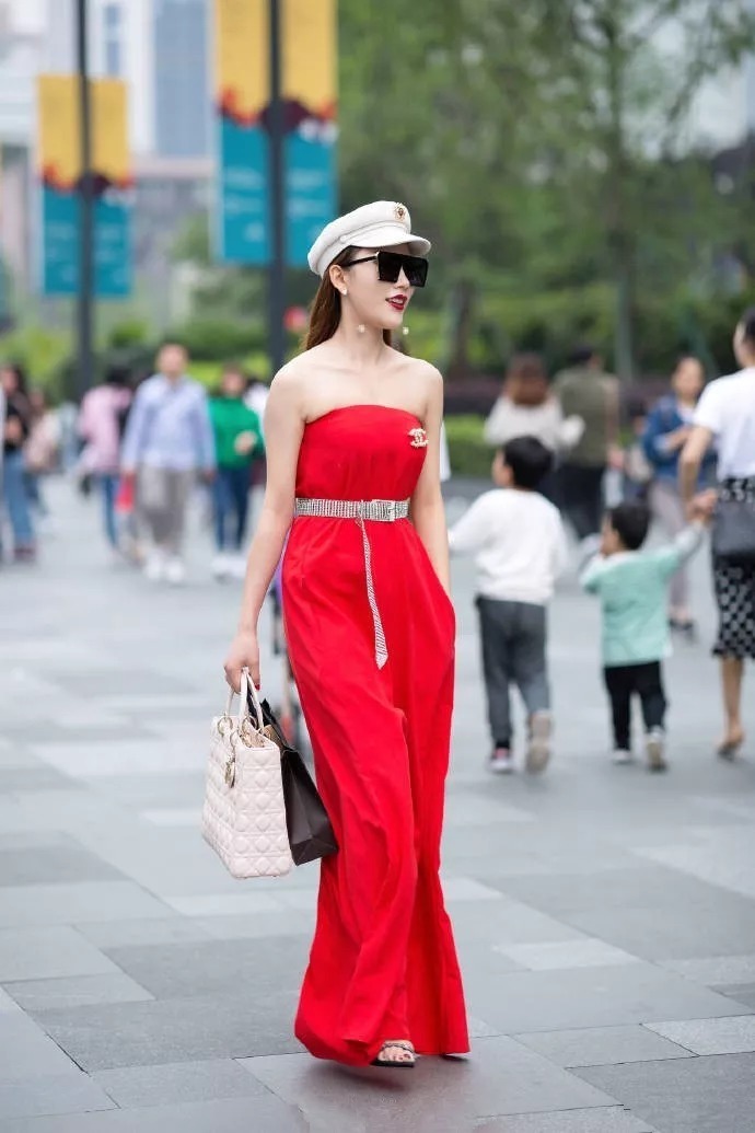 夏日|夏日的时尚搭配，高跟鞋穿出优雅的魅力