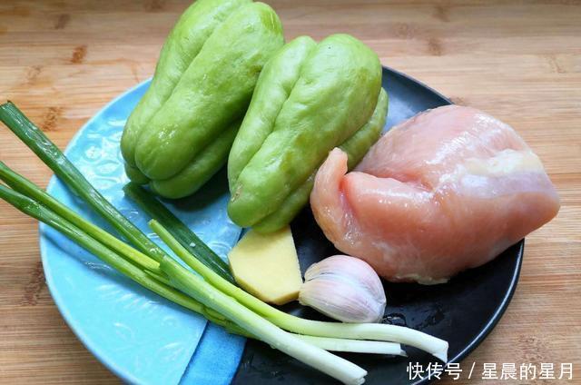 佛手瓜|自家种的佛手瓜,这样做那叫一个香,口感清脆又去火,好吃下饭!