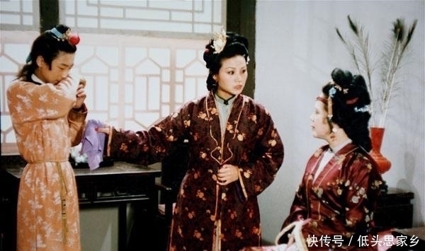 贾府|凤姐与平儿谈论贾府后事, 王熙凤说了一句不可思议的话!