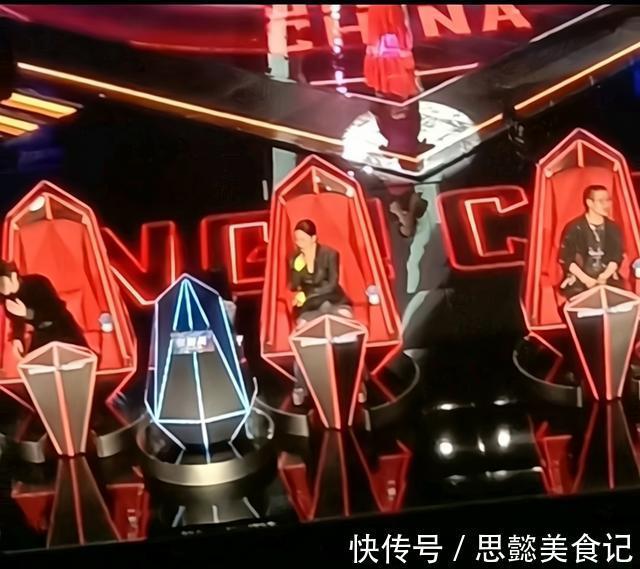 中国好声音：黄霄云转身两次救不了选手，小导师的存在有何意义？