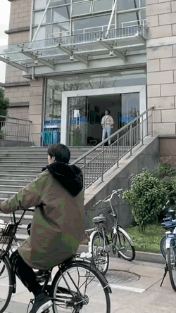 |搞笑GIF:闺蜜说她找到了男朋友,差点我就相信了