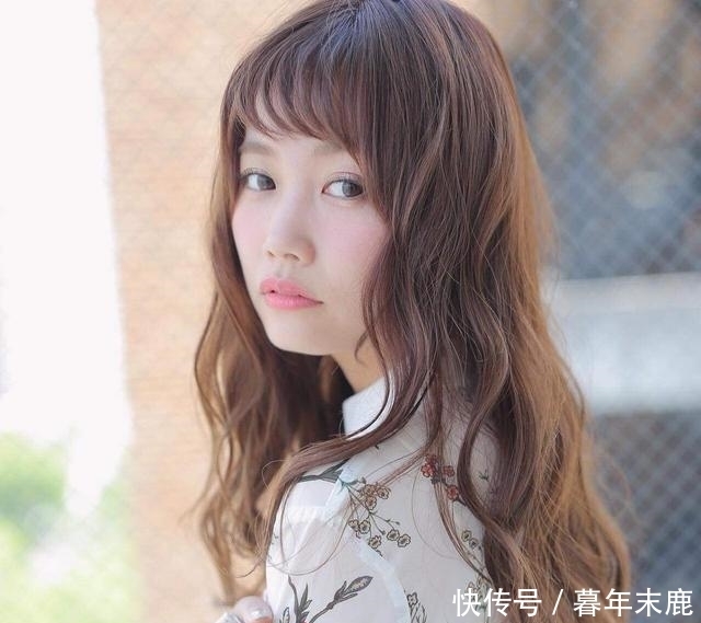 10款冬季热门女生发型,从长到短、这才是今年发型的主流趋势