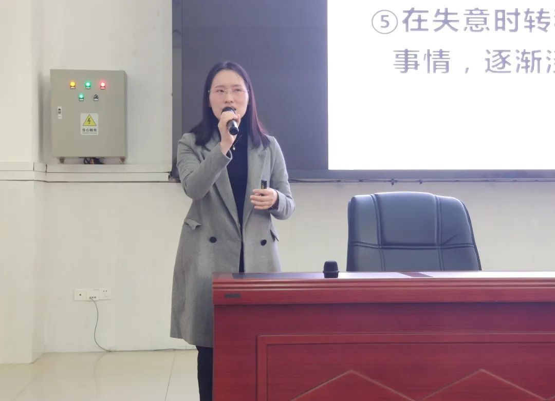 右江民族医学院|共青团右江区委员会举办青春期女性健康安全自护知识讲座