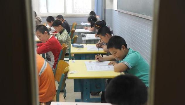 成绩|小学生暗改试卷成绩变98分,亲妈一眼看穿你忘了最大的一个漏洞