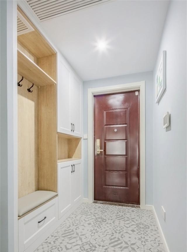 装修|玄关太窄怎么办?老师傅建议这样装修,收纳多还宽敞