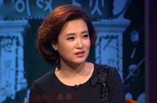 舞蹈出身却被迫成为央视主持人,颜值不输李红,半隐退后生活成谜