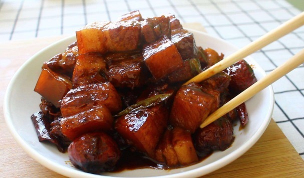 骨质疏松|更年期后容易患骨质疏松牢记“两吃两不吃”,骨骼更强壮