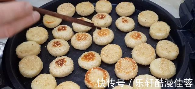 做法|小小芝麻发面饼的简单做法，半袋牛奶来帮忙，营养丰富吃不腻