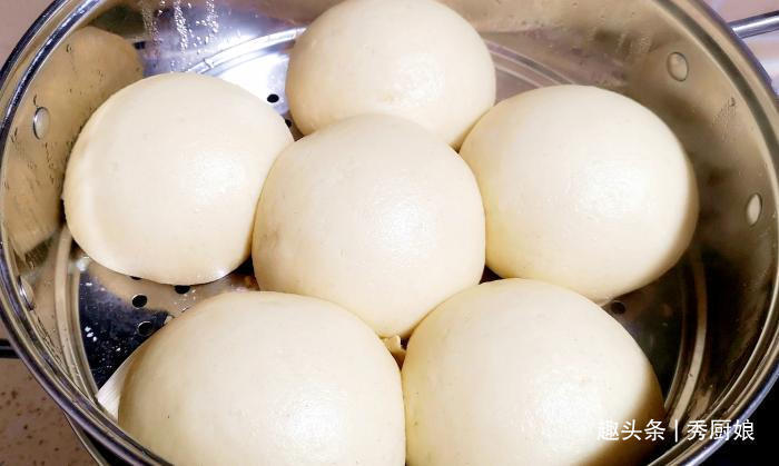 蒸馒头,只放酵母是“外行”,多加3种食材,馒头香软筋道更好吃