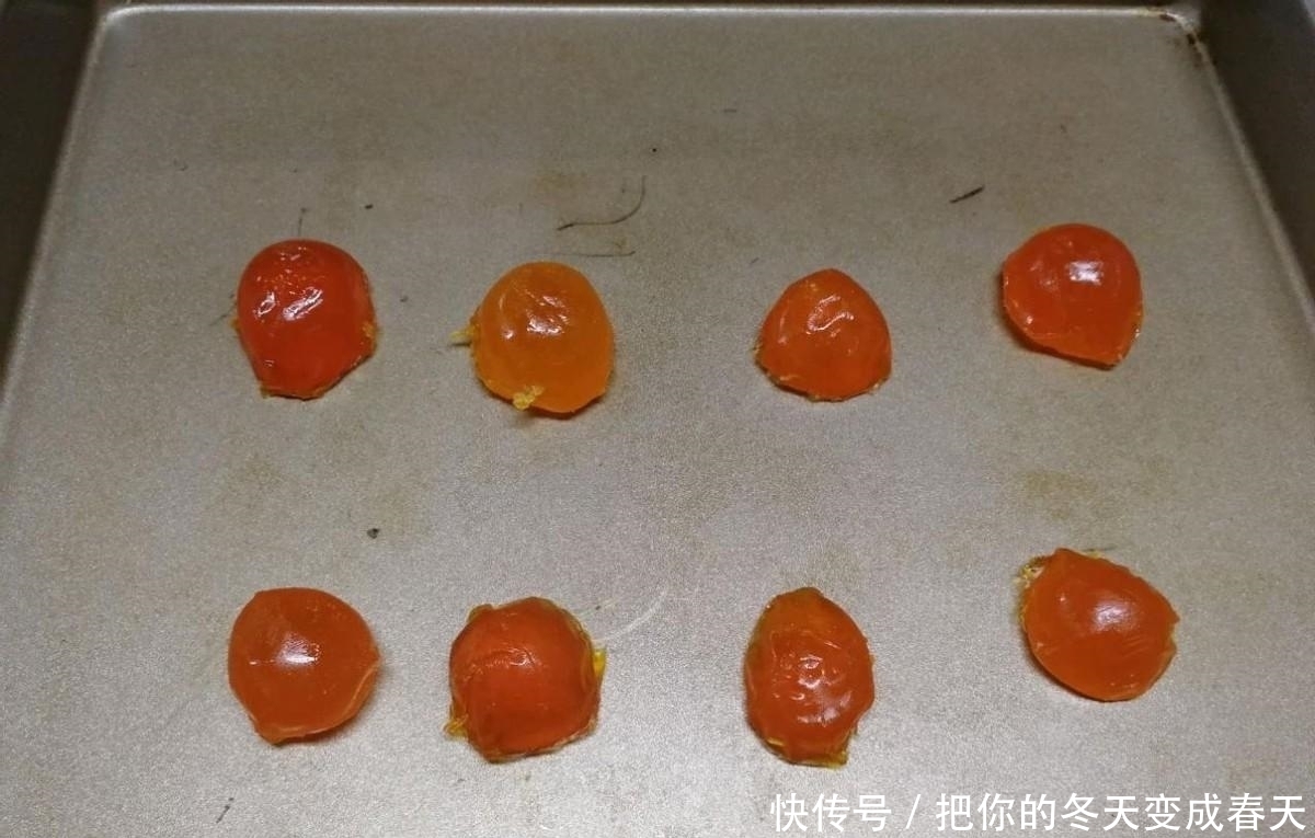 简单易上手的蛋黄酥,层层馅料包裹,香酥可口,太好吃了