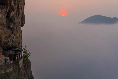 雁荡山：风光不与四时同