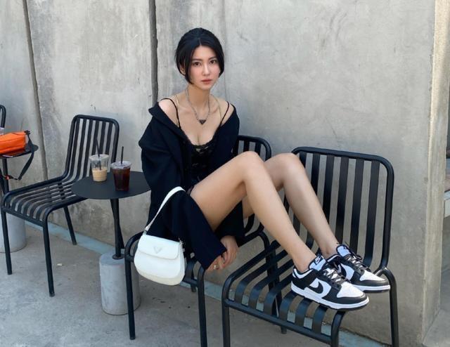 纯颜值|CBA刘晓宇前女友晒近照!分手后两人一起旅游,女友颜值气质一绝