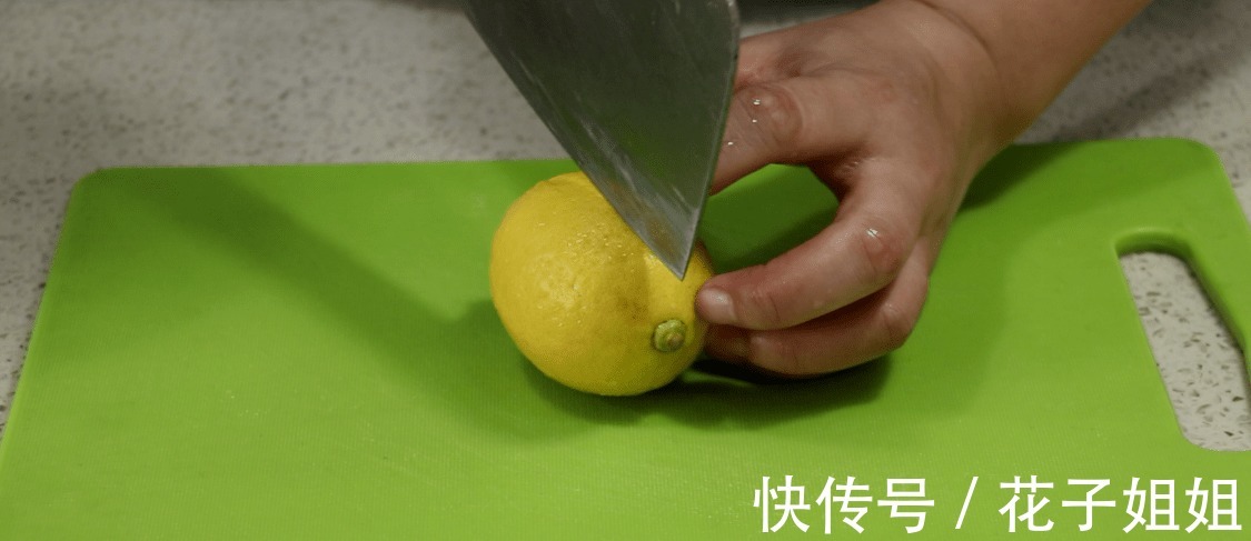 蛋黄|柠檬别再泡茶了，教你一个新吃法！老人小孩 都爱吃，外面买不到！