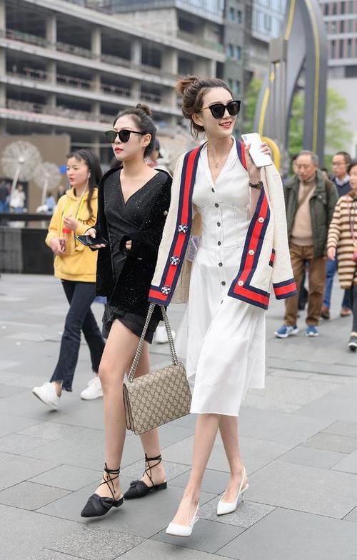 换季穿搭我选风衣，今年风衣就要光腿穿，挡风遮肉显气场