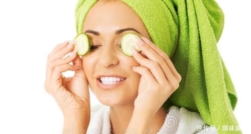 大眼袋鱼尾纹有救了，不用贵妇霜坚持4个动作还你灵动双眼