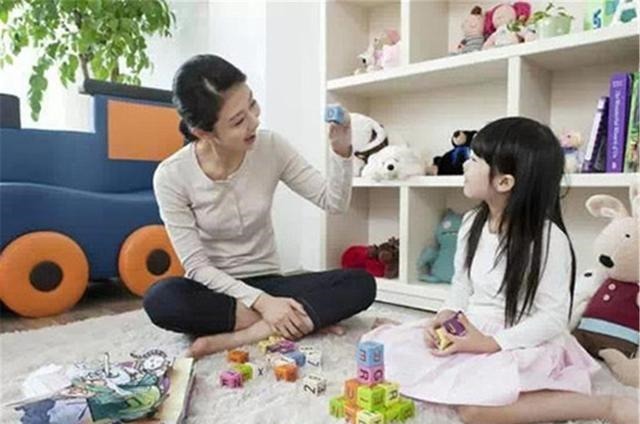 小钰|“妈妈,为什么坐爸爸身上”女儿撞见父母恩爱,妈妈这句话很受用