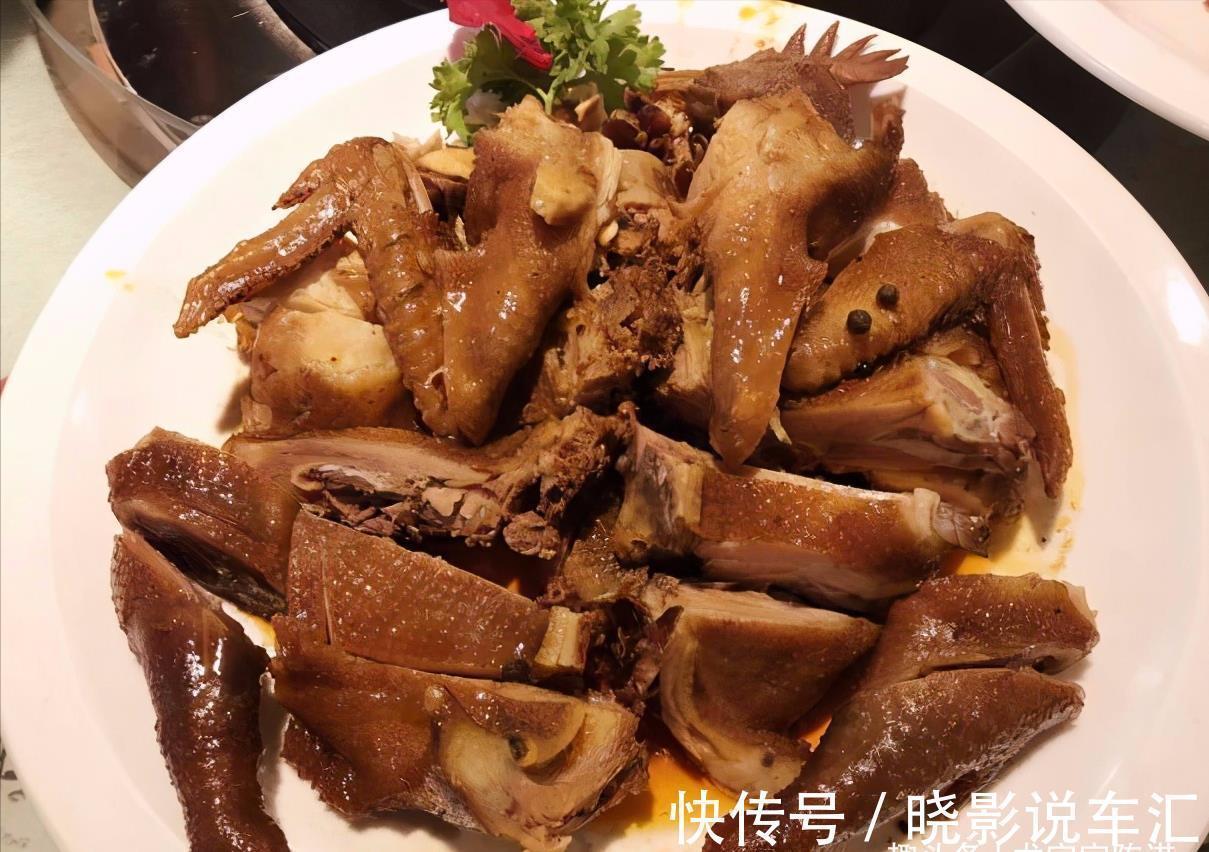 请公公婆婆吃饭,点了13个菜,吃掉1个月生活费,您觉得值吗?