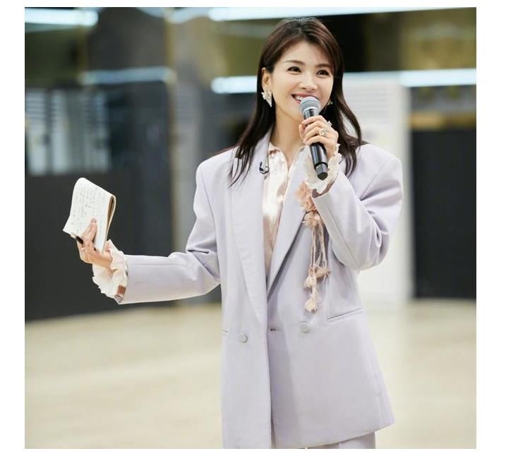 《是女演员》导师拖后腿,刘涛背锅泪洒现场,老演员水平就这?