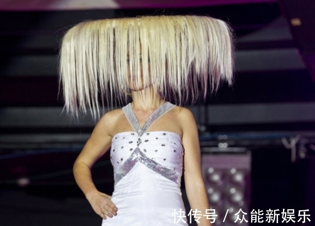 四胞胎|拿头发搞事情！围观全球夏日雷人发型。