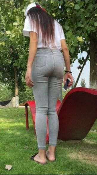 魅力 穿紧身牛仔裤,完美勾勒出女人身形,女性魅力淋漓尽致!