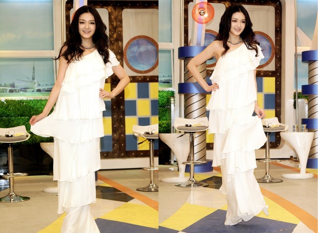 肩部|小S身材真好, 穿修身小红裙秀身材, 酒红高跟鞋是亮点